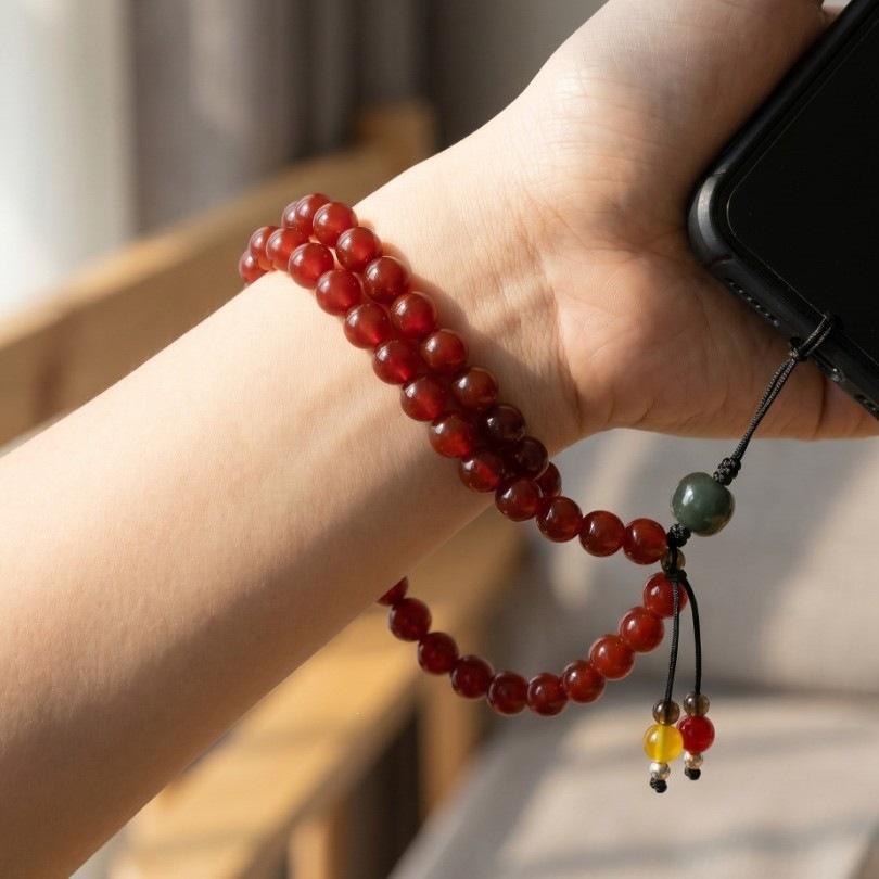 Natural red agate phone lanyard, short wrist strap for women, chalcedony pendant, durable and sturdy cord