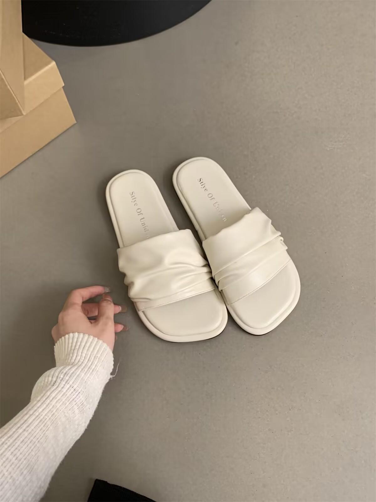 

Silver flat-soled one-word drag shoes women s shoes wear 2025 new summer soft-soled beach French sandals 35