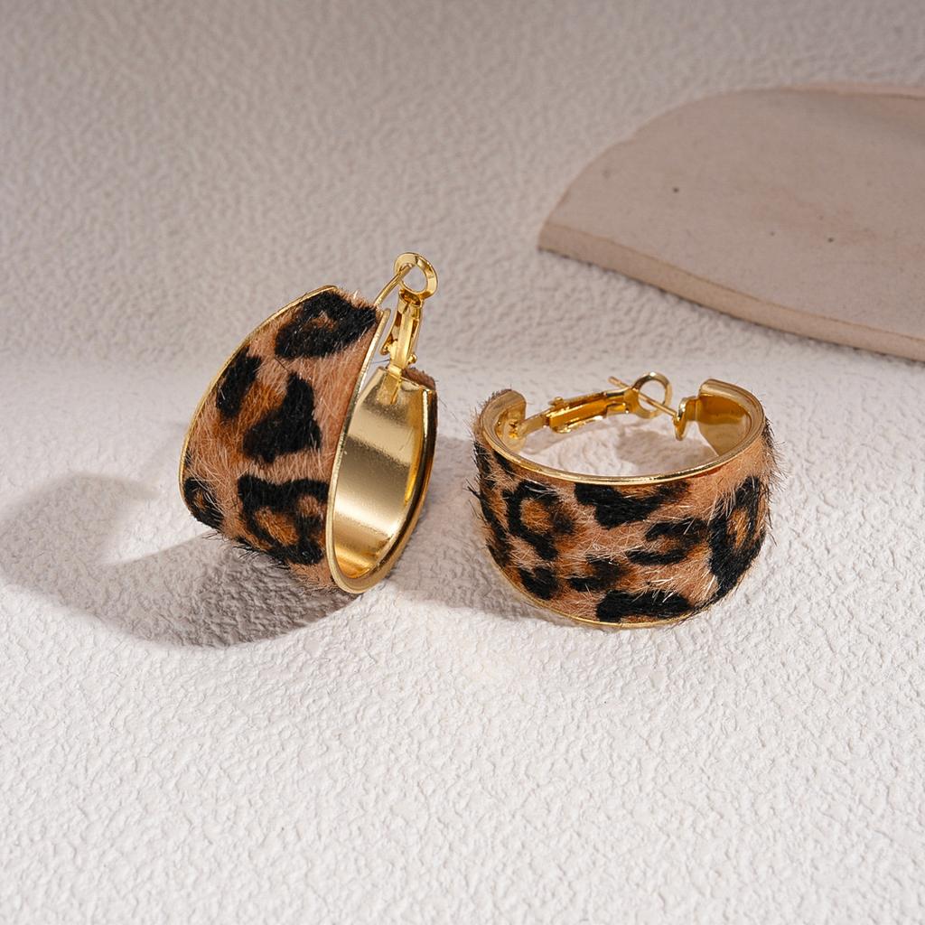 Autumn and winter flocking leopard print geometric round square stud earrings retro Maillard simple niche earrings