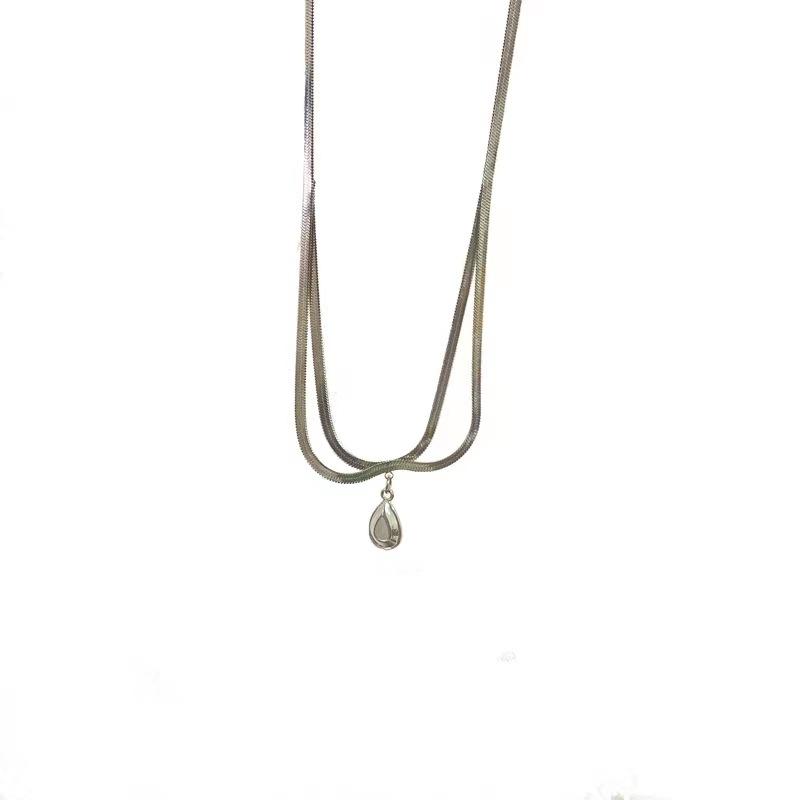 

Новый креативный нишевый дизайн, ожерелье с подвеской в ​​виде капли воды, женское двухслойное ожерелье из титановой стали, цепочка из змеиной кости, легкая роскошная универсальная цепочка на ключицу