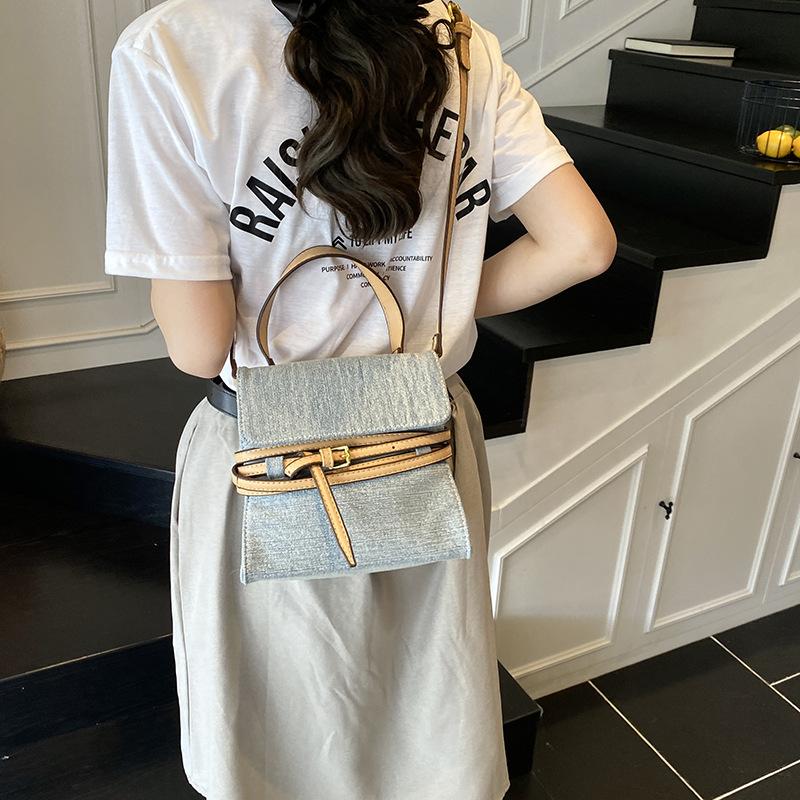 Niche retro handbag women's spring new fashionable large-capacity commuting shoulder crossbody small square bag