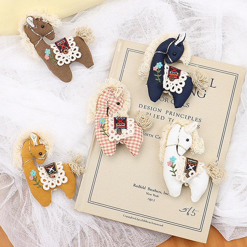 Urocza Tkanina Różowa Krata Kucyk Kreskówka Wypchane Haftowane Zwierzę Broszka Dodatek do Odzieży