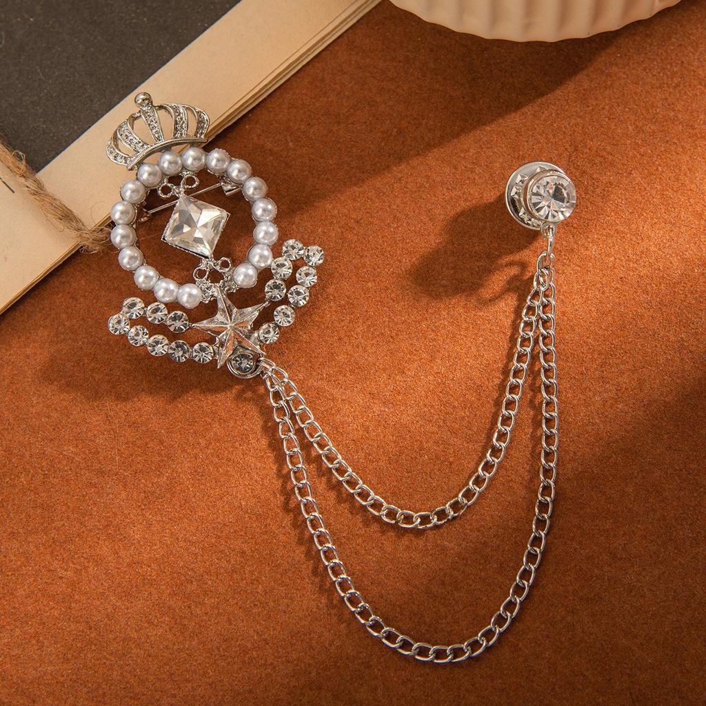Personalized Brooch with Crystal Heart Brooch for Fashion Snowflake Geometric Creative Suit Pin