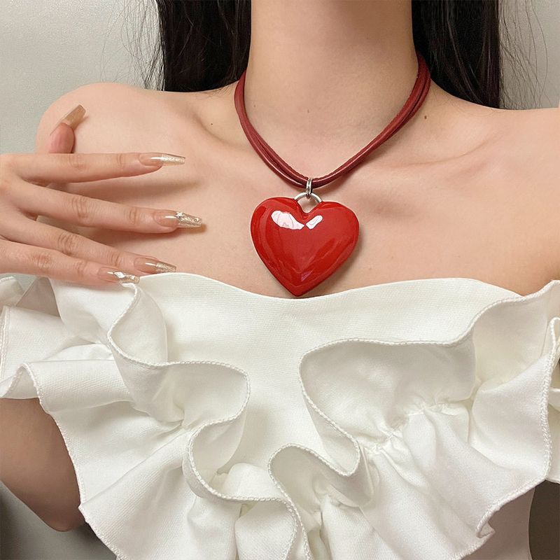 Fashion Retro Red Big Heart Leather String Necklace Female Special Interest Light Luxury Fancy Clavicle Chain Sweet Cool All-Match Necklace