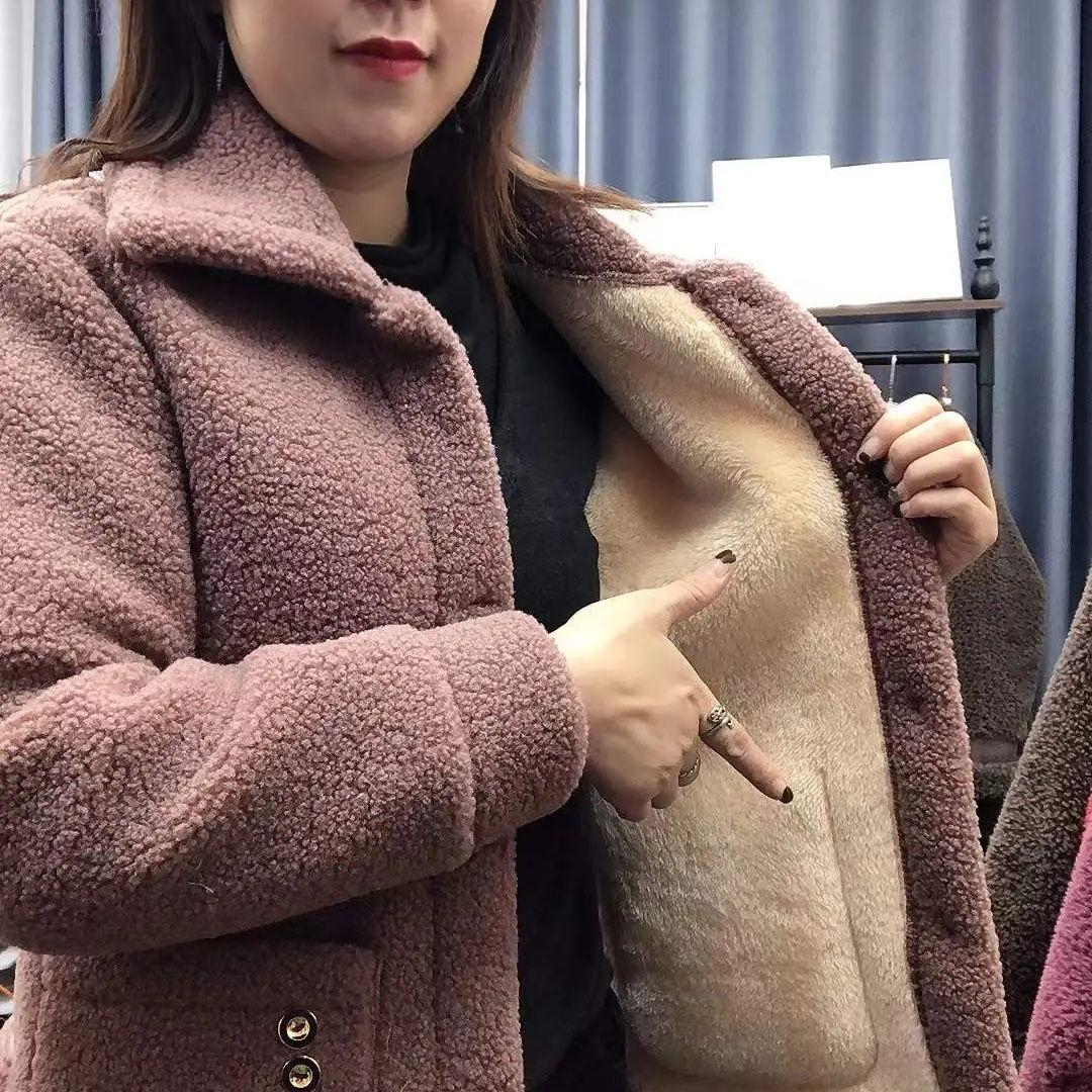

Stylish Faux Fur Double-Breasted Lamb Wool Coat with Fleece Lining for Women - Mid-Length TikTok Trend 2XL (110-125 jin)