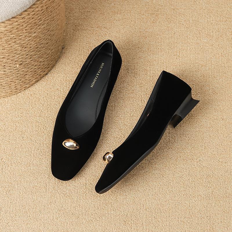 

W356-11 pointed retro shallow mouth 2025 autumn and winter temperament versatile women s suede small golden beans are not tired of single shoes women 40 чёрный
