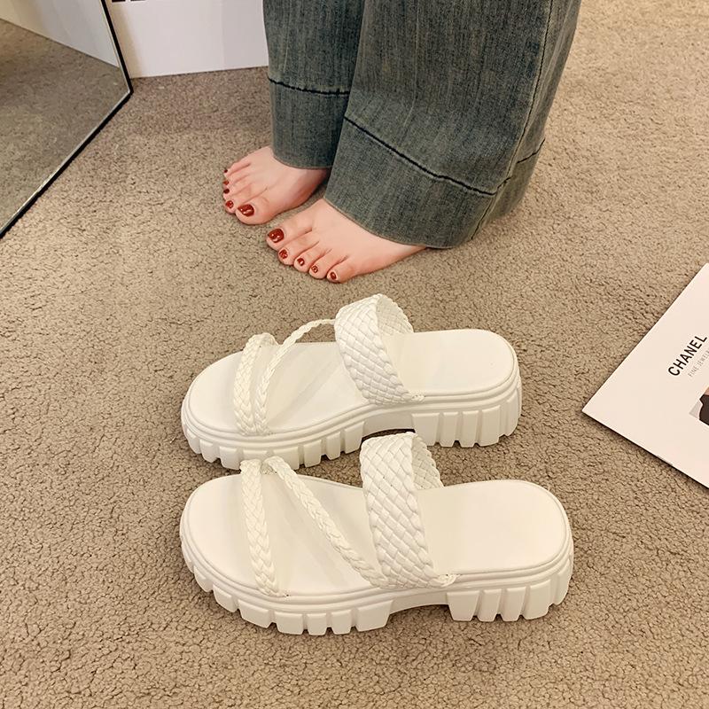 Slippers Korean fashion 2025 summer new outer wear Roman daily foreign style comfortable height increase niche sandals women