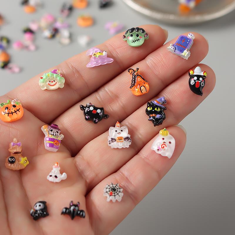 50/100Pcs Kawaii Halloween Nail Charms Cartoon Pumpkin Ghost Cat Mixed Sized Resin Ornaments Cute Spider Web Bat Nail Decor