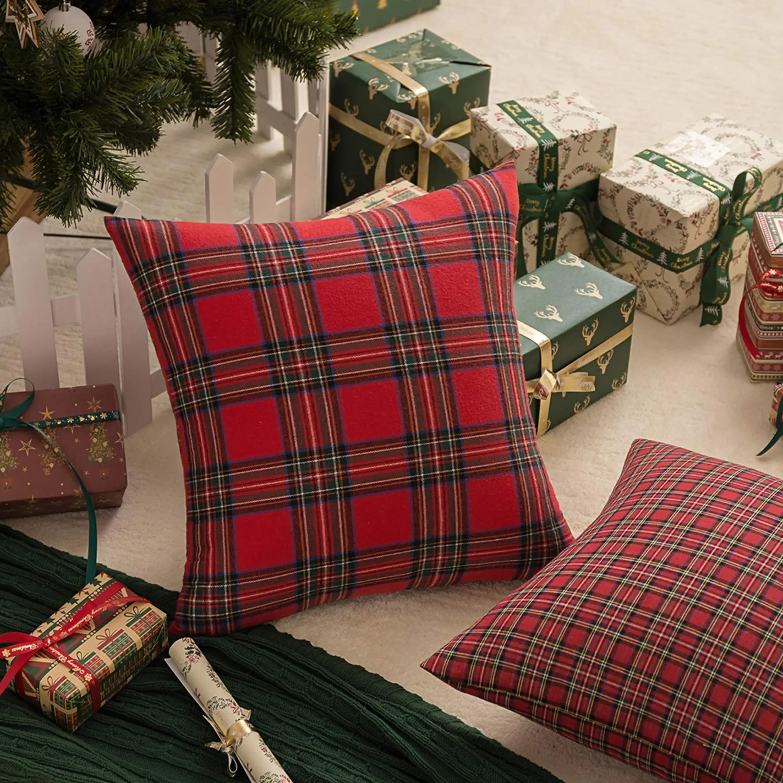 

1pc Christmas Red Checkered Decorative Printed Cushion Cover Cartoon Sofa Decoration Home Printed Cute Cushion Cover 45cmx45cm