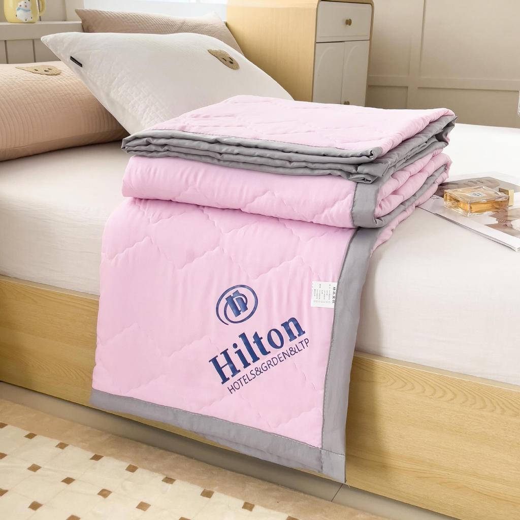 Hilton Seide-Baumwolle Steppdecke Geschenkbox - Ganzjahres-Komfortdecke für B&Bs
