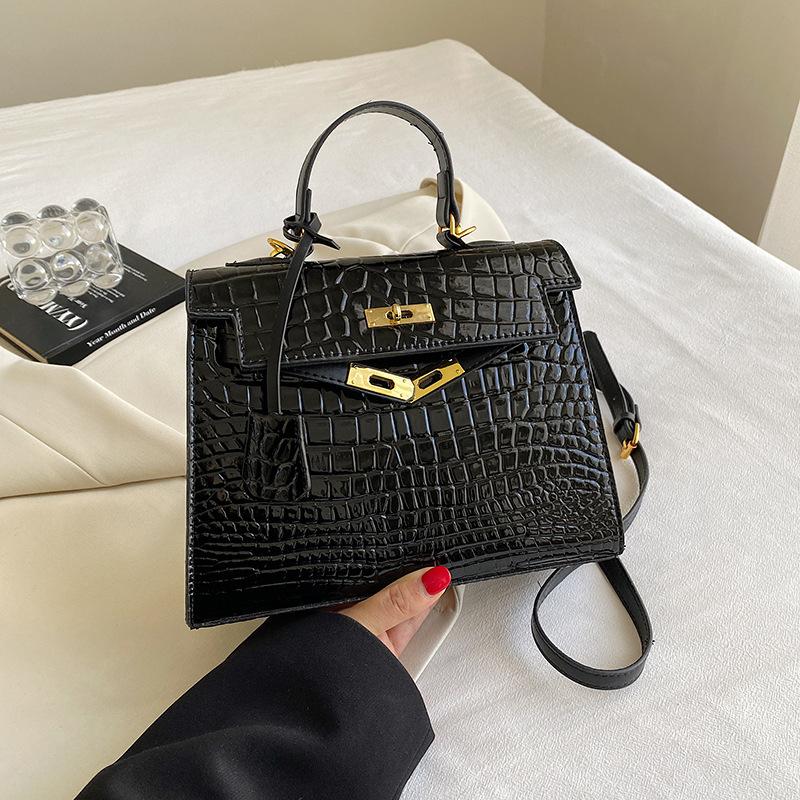 

Simple and foreign Kelly bag women s 2025 new high-end portable small square bag, crocodile pattern versatile shoulder messenger bag чёрный