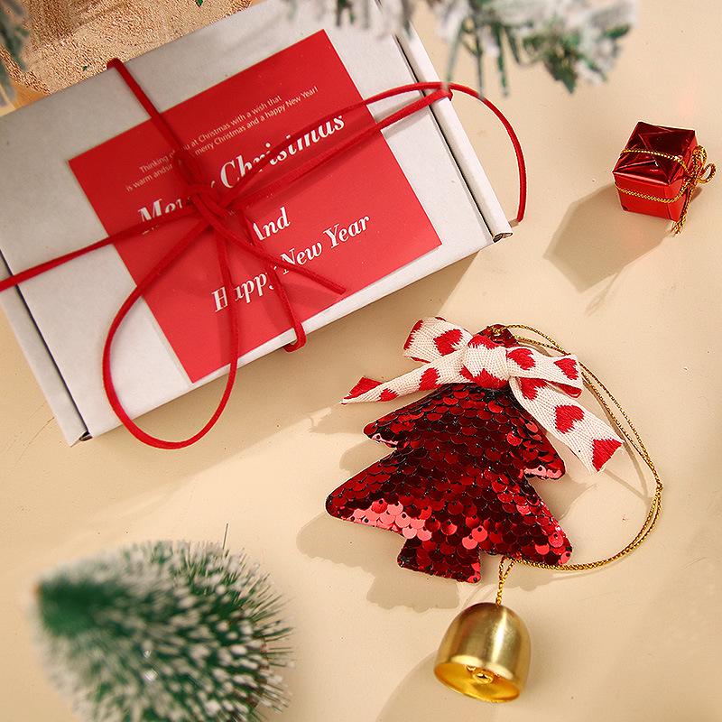 Červená vánoční ozdoba na stromek: Závěsný zvonek do zpětného zrcátka - Slavnostní dekorace do auta a dárek pro pár