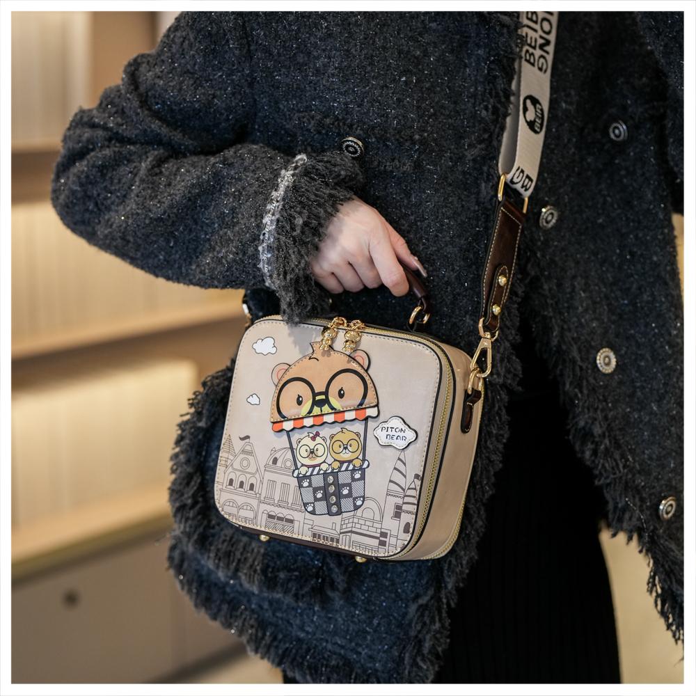 Sac Bandoulière Mignon avec Imprimé d'Ours pour Femmes Style Décontracté Bandoulière Réglable Fermeture Éclair Doublure en Polyester Design Ludique avec Personnage de Dessin Animé