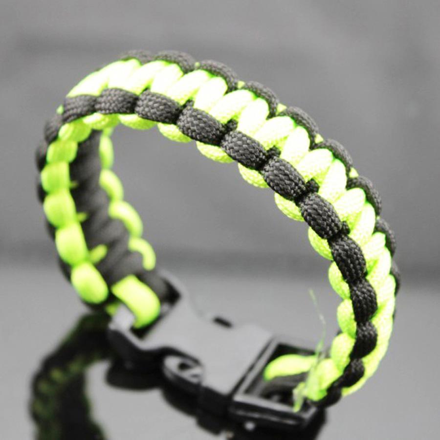 Braccialetti Bangle di Sopravvivenza in Paracord da Esterno Uomo Tono Argento Braccialetto da Polso con Corda Teschio Campeggio Escursionismo Braccialetto con Fibbia di Emergenza Gioielli