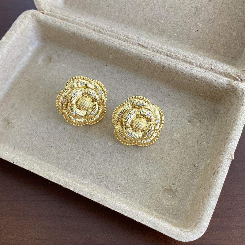 925 Silver Camellia Earrings: French Retro Style, Light Luxury Fashion, High-End Niche Design