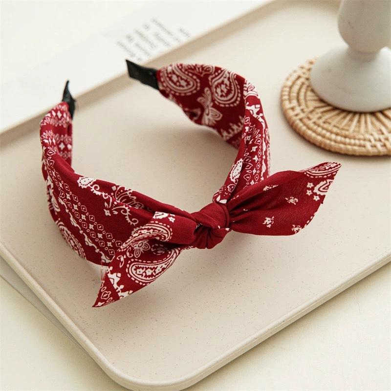 A New Autumn and Winter Style Cashew Flower Rabbit Ear Wide Headband for a Woman Pressing Her Hair Band Into a Knot