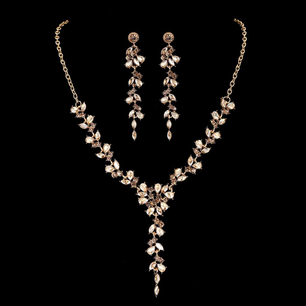 Kadın Seti İçin Moda Takı