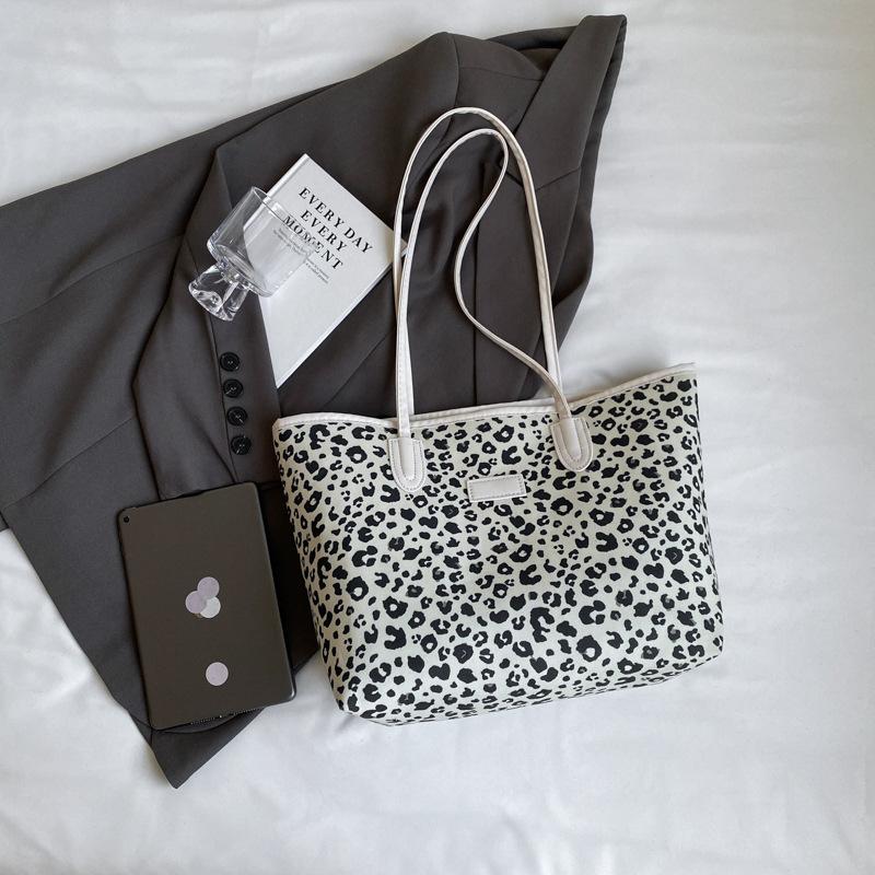 Leopard print bag women's 2025 new model, popular this year, large-capacity tote bag, foreign style splicing, single shoulder class commuter bag