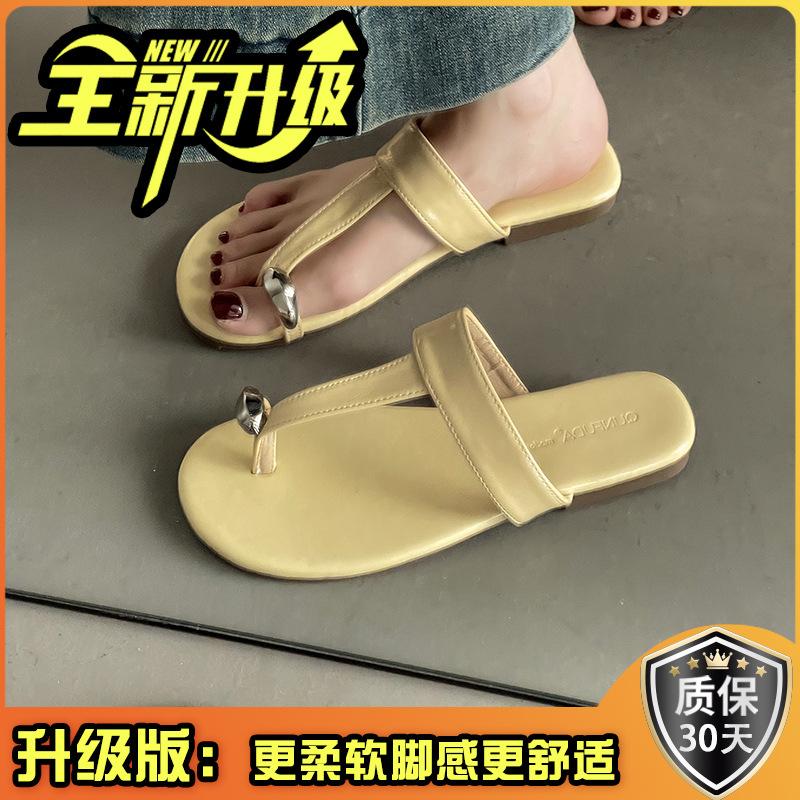 Set of toe flip-flops women's summer wear fashion 2025 flat bottom clip toe Internet celebrity sandals sandals beach shoes tide