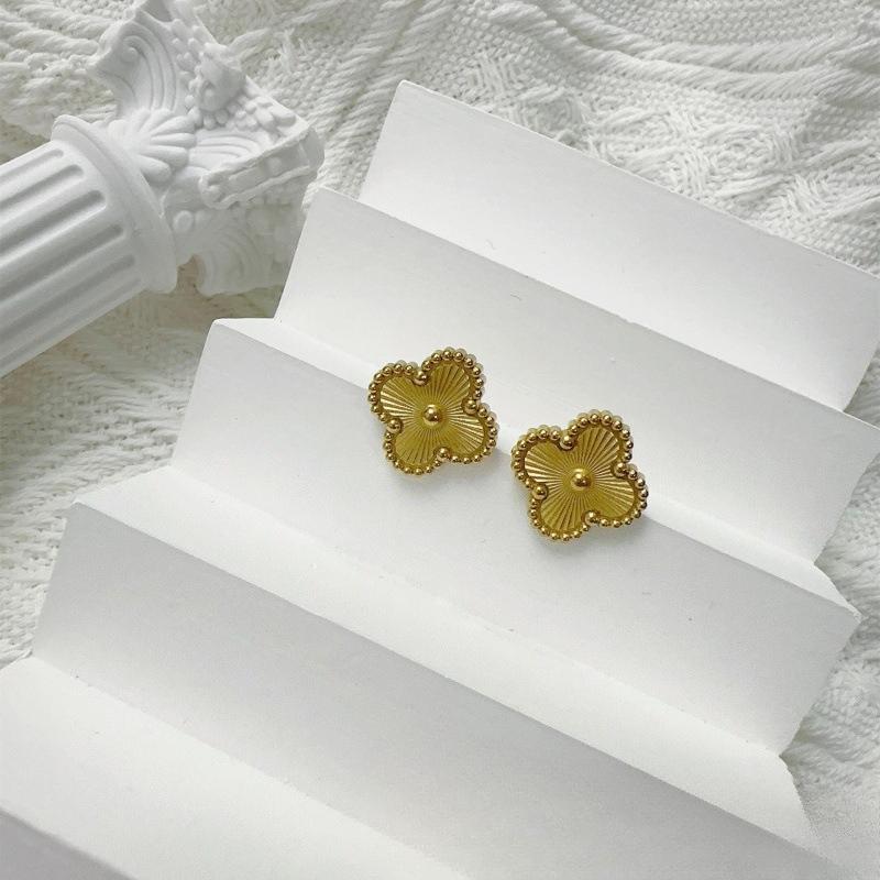 High-end 15MM Four-leaf Clover Titanium Steel Earrings Lightweight and Versatile Earrings for Women