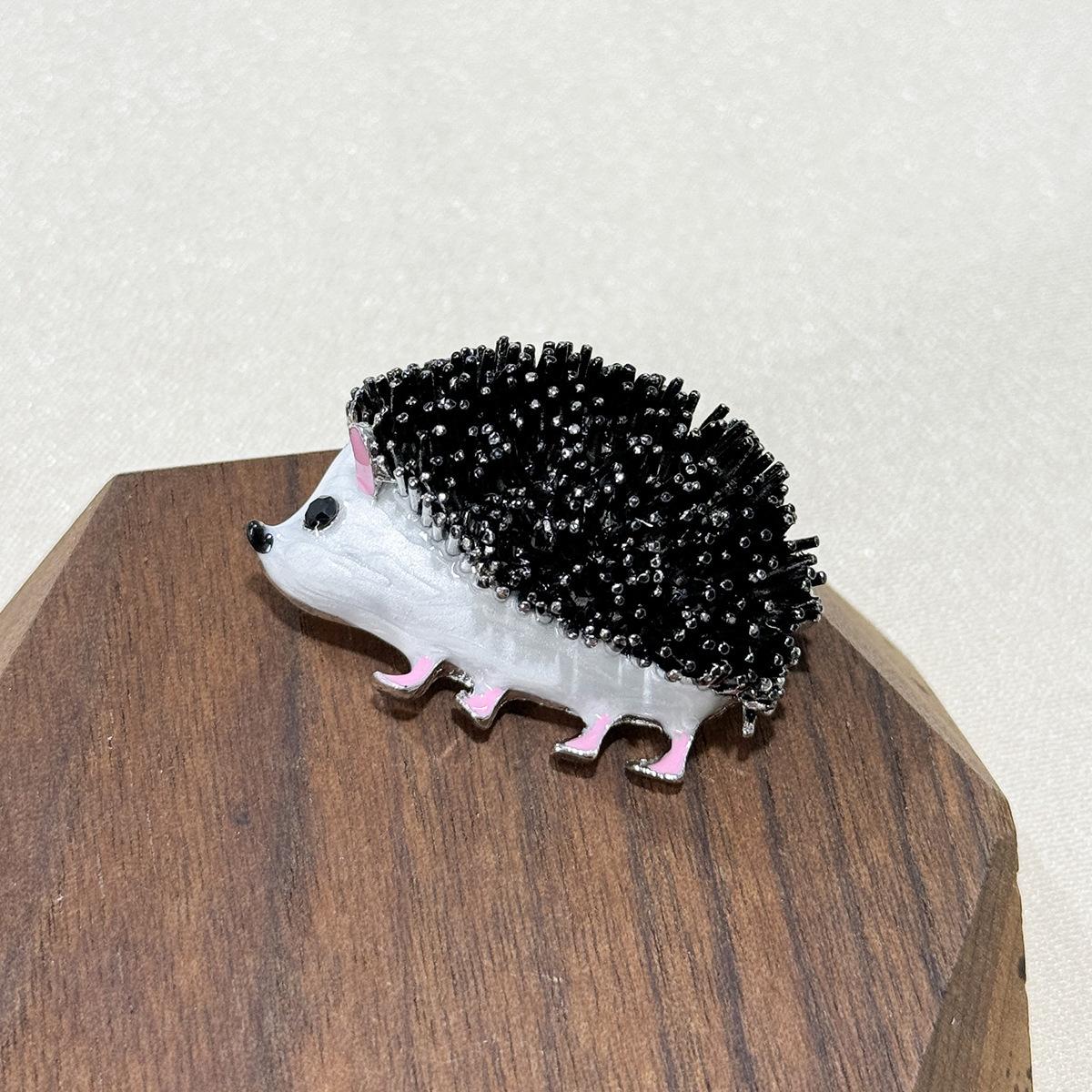 

Высококачественная мультяшная масляная брошь в виде маленького ёжика, модная индивидуальная универсальная булавка в виде животного, милые аксессуары для женской сумки