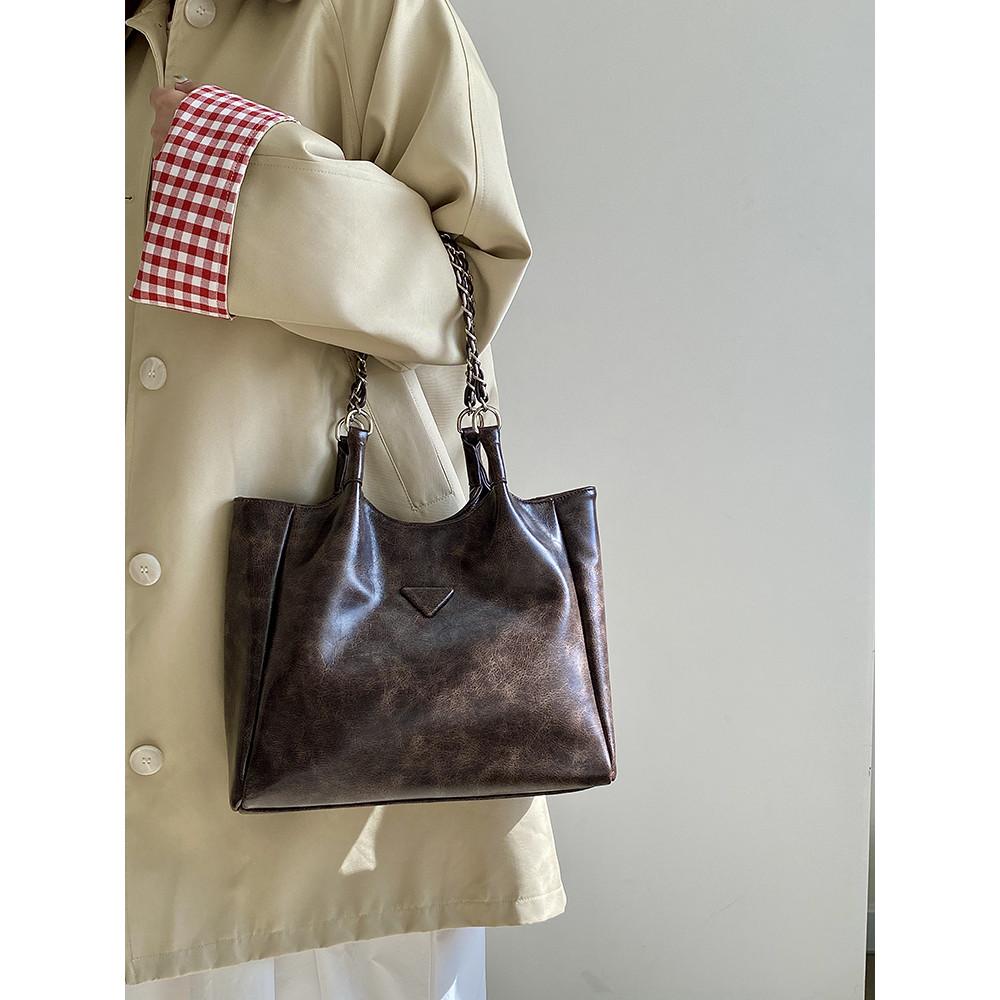 IELGY Autumn Winter Retro Commuter Large Capacity Chain Tote Bag