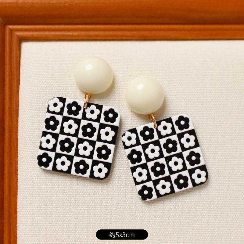 

Ретро красные и черные контрастные серьги нишевые высококлассные в стиле отпуска богемные серьги-гвоздики женские длинные украшения для ушей