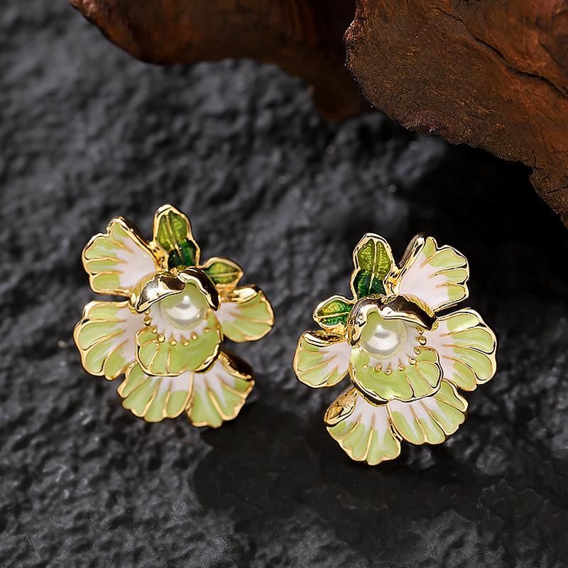 Gentle temperament small fragrance enamel drip glaze three-dimensional flower pearl stud earrings niche personality design earrings