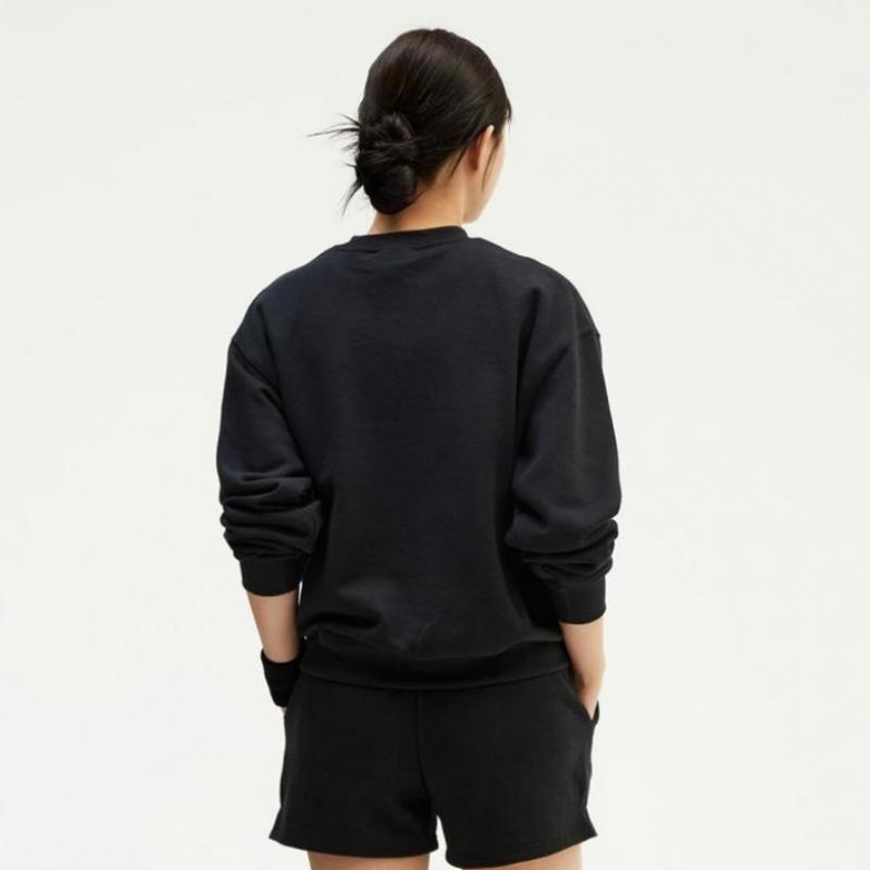 New Balance Women Small Logo Sweatshirt Nbnce2s042