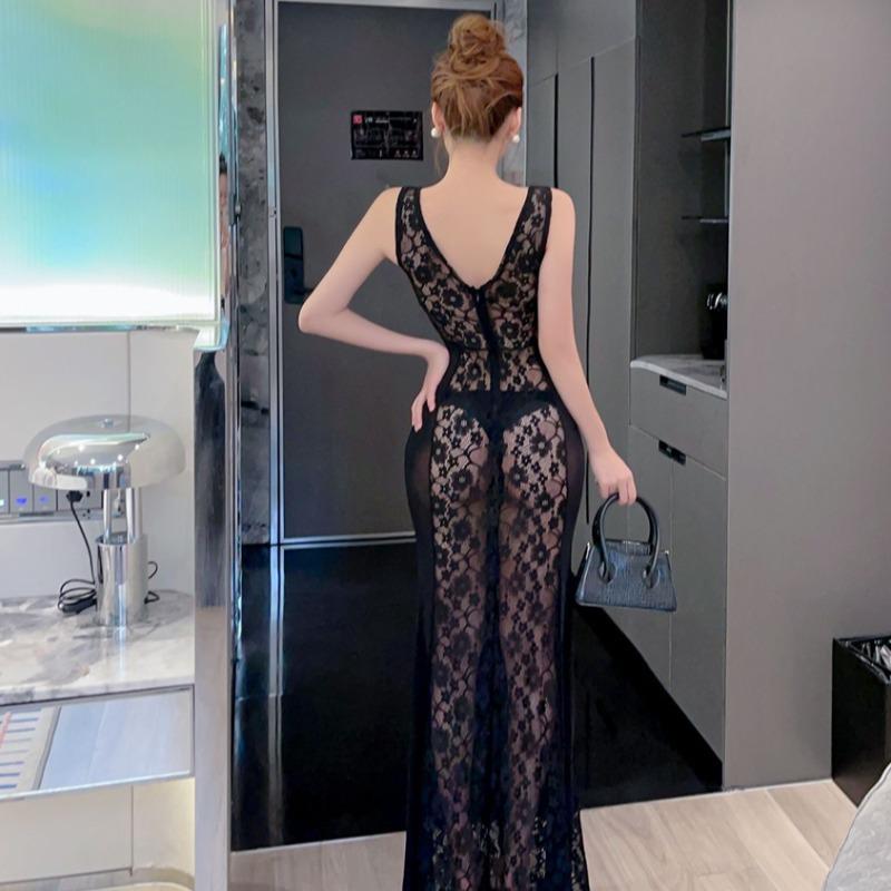 Elegante Abito da Sera Trasparente in Pizzo con Scollo a V, Vita Modellata e Vestibilità aderente su Fianchi
