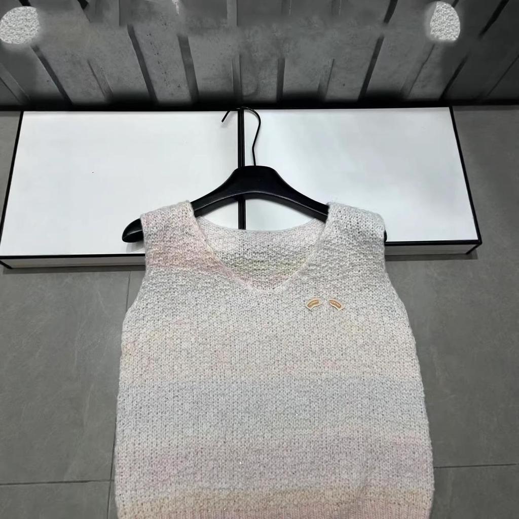 European Style Gradient V-Neck Knit Vest - Spring Collection, Casual & Versatile