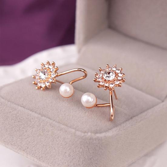 1 Pair Stud Earring Fine Workmanship Elegant Lightweight Snowflake Charm Earrings Ear Stud for Dating