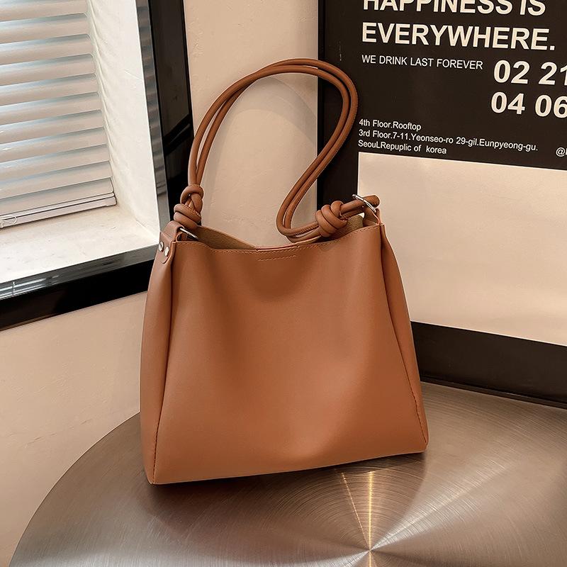 225 winter new bag women's retro foreign style tote bag fashion niche shoulder bag casual simple crossbody bag