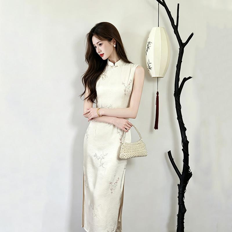 Embroidery white sleeveless national style new Chinese style Suzhou long cheongsam improved young 1011 new women's high sense