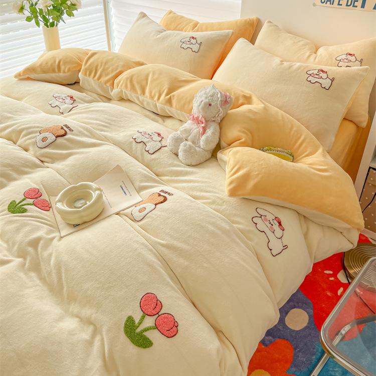 Set mic din patru piese din catifea cu lapte proaspăt îngroșat de iarnă, din catifea coral, brodat cald, din catifea pe două fețe, set din trei piese