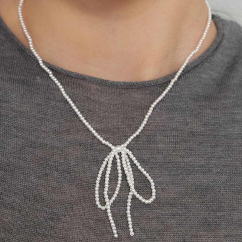 Geegee Tiny Ribbon Bow Necklace