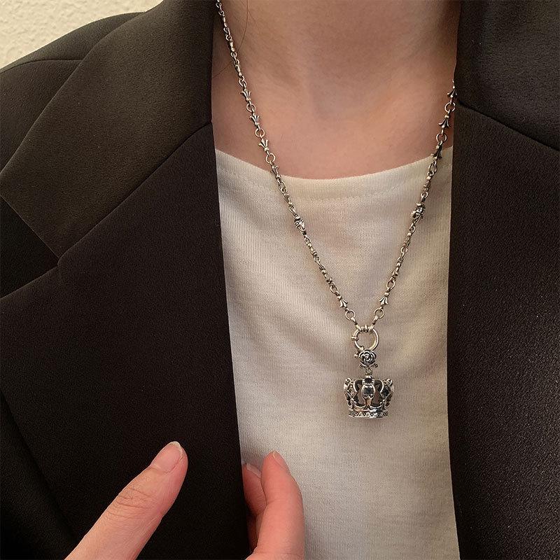 Hollow Crown Retro Necklace: Women's Hip Hop Clavicle Chain