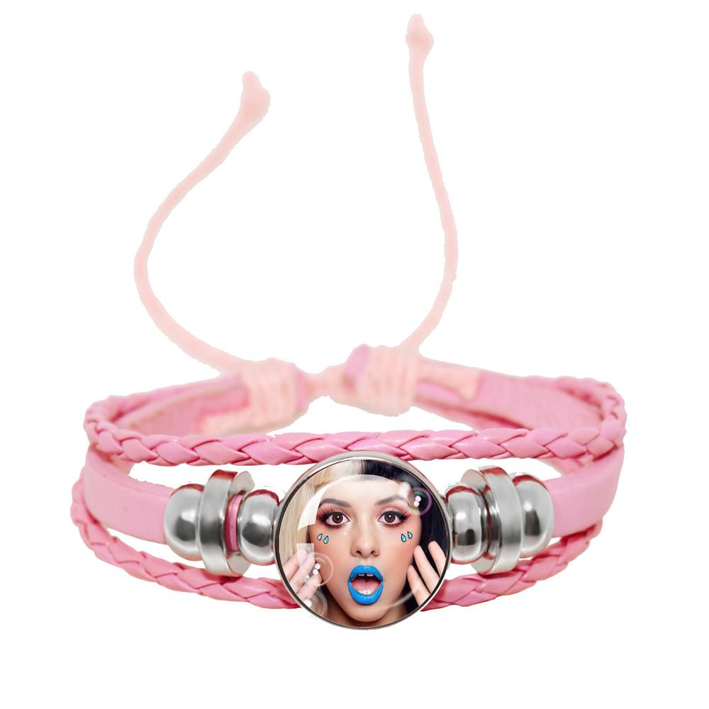 Melanie Martinez Crybaby Braccialetto in Pelle Rosa Cabochon in Vetro Modello Copertina Album Pop Music Braccialetto in Pelle Gioiello Regalo per Fan