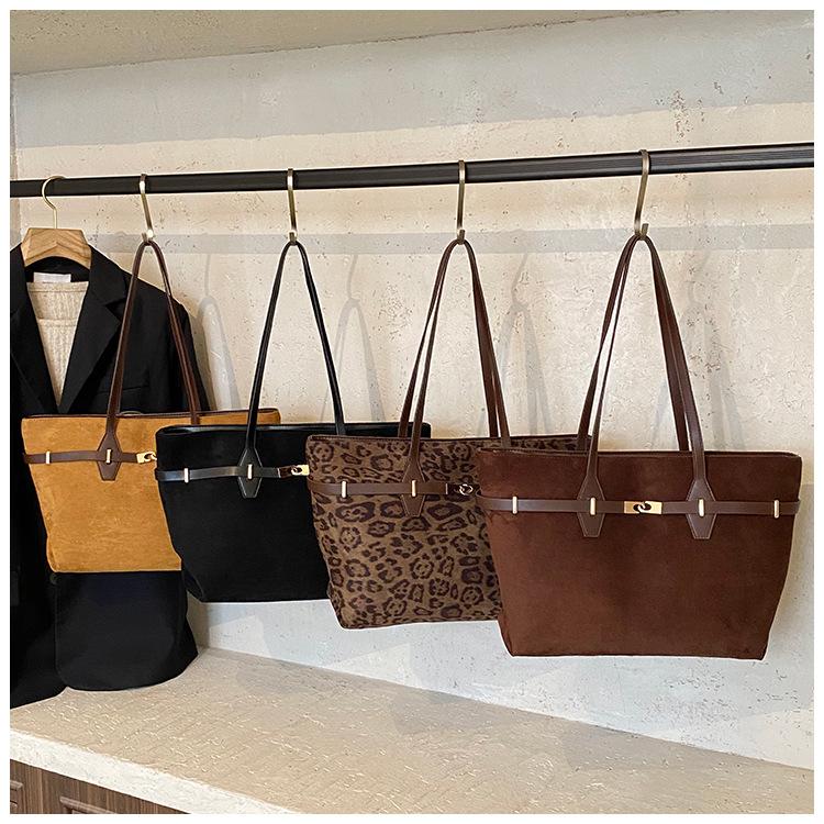 Chic Minimalist Retro Tote: Autumn/Winter High-End Shoulder Bag for Casual Work & Commute