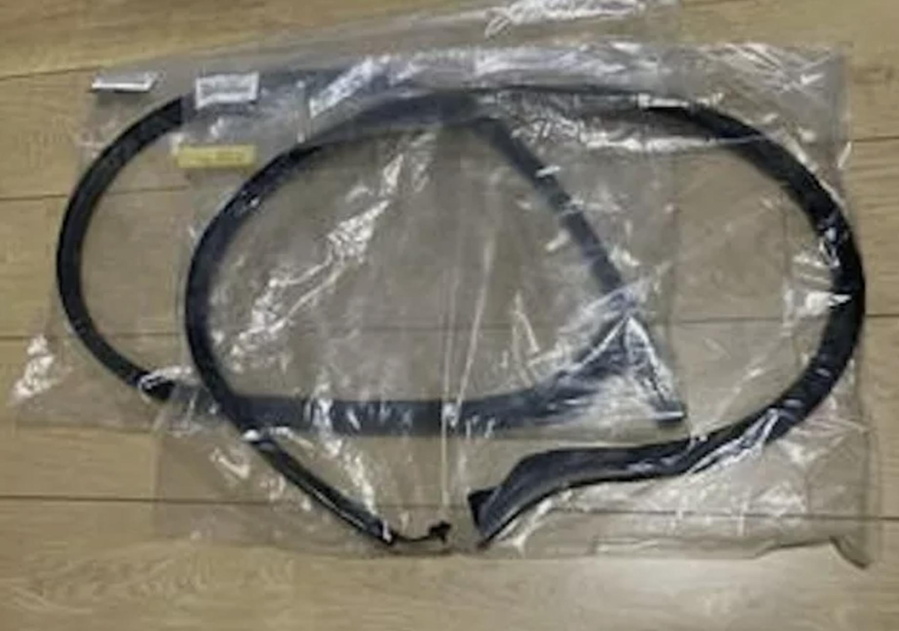 

MAZDA OEM RX-7 RX7 FD3S 93-95 Genuine Front Door Glass Weatherstrip RH & LH