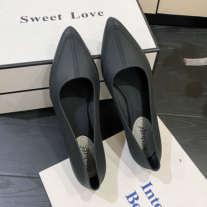 Naiste suvised vabaõhusandaalid suletud varbaga, moekad libisemiskindlad kristallist üksikkingad, madalad kingad, madala lõikega pehme tallaga emakingad