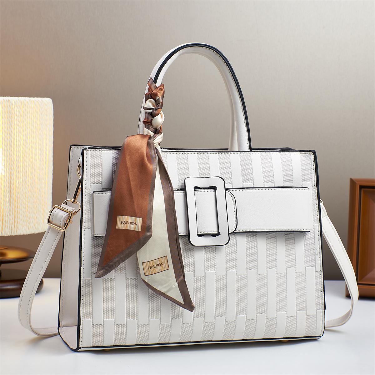 

Latest High Appearance Level Style Embossed Create Handbag Advanced Sense Tote Bag designed for Mother Everything Shoulder Bag .