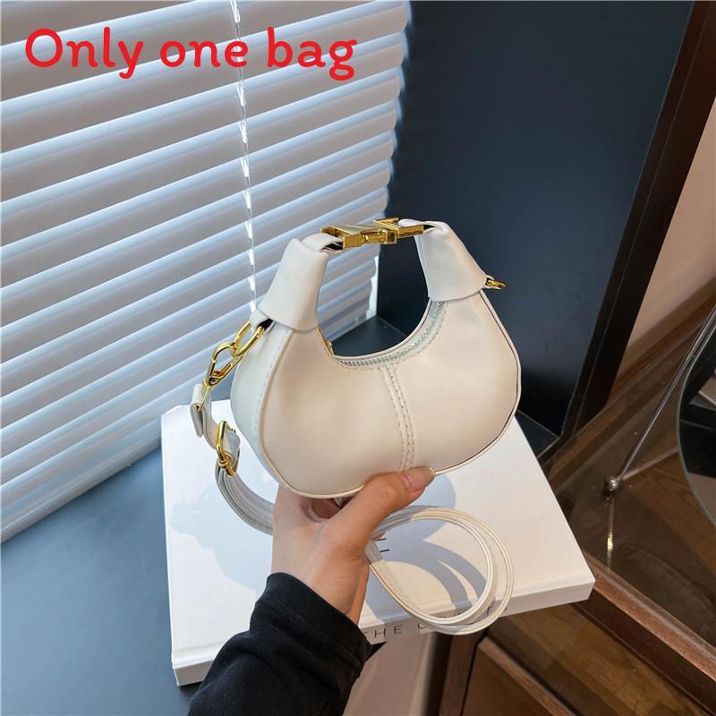 Street Style Pu Chain Moon Bag With Zipper Closure For Daily Use