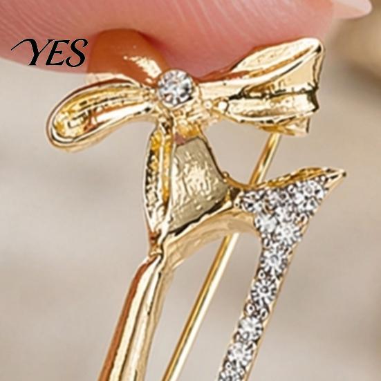 Sparkling Brooch Pin Pin, High Heels Bow Shape Lapel with Statement Rhinestones, Women Badge for Suits Coats Bags Accessories