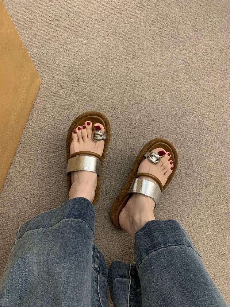 

2025 new thick-soled cold slippers women s summer outer wear cover toe sandals flat-soled seaside beach women s shoes 40