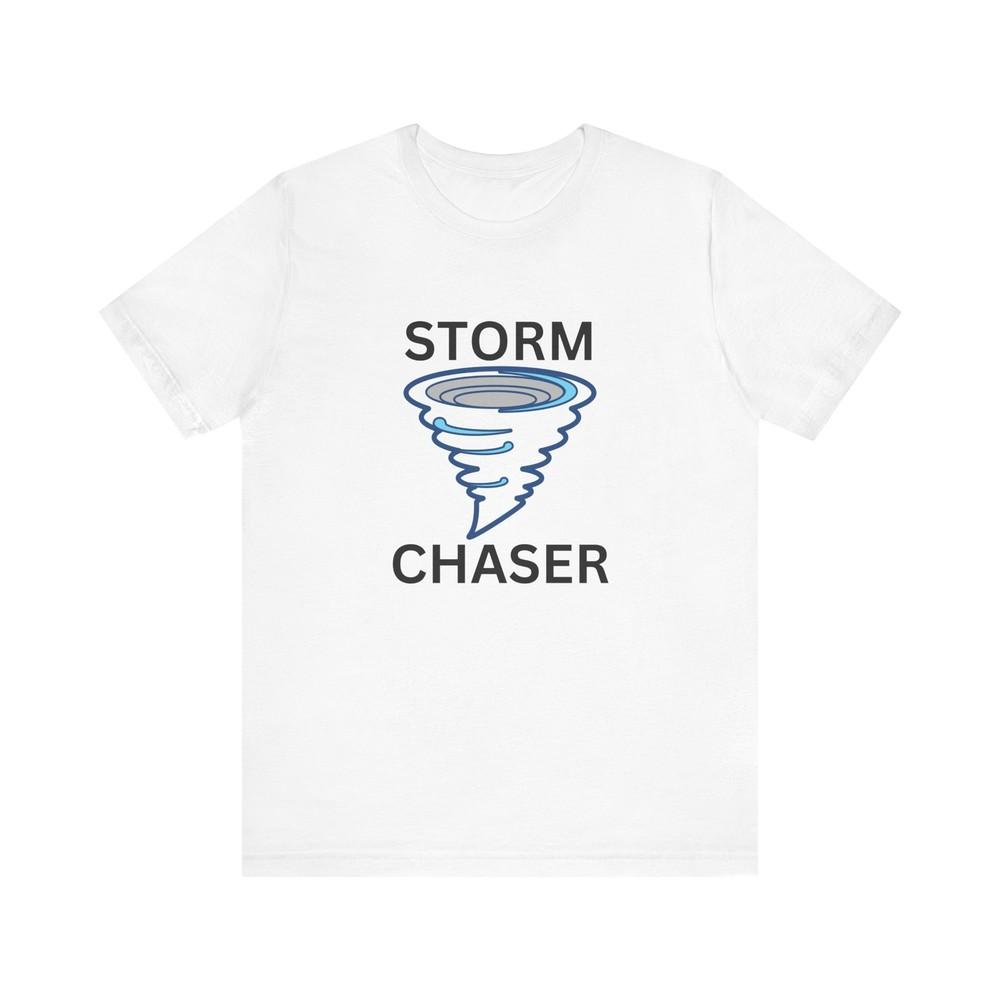 T-shirt Cacciatore di Tempeste Unisex a Maniche Corte Perfetta per gli Appassionati di Tempeste