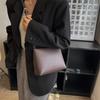 Xiaohongshu live broadcast women's bag supply, this year's popular bag women's high-end sense crossbody niche design single shoulder armpit bag