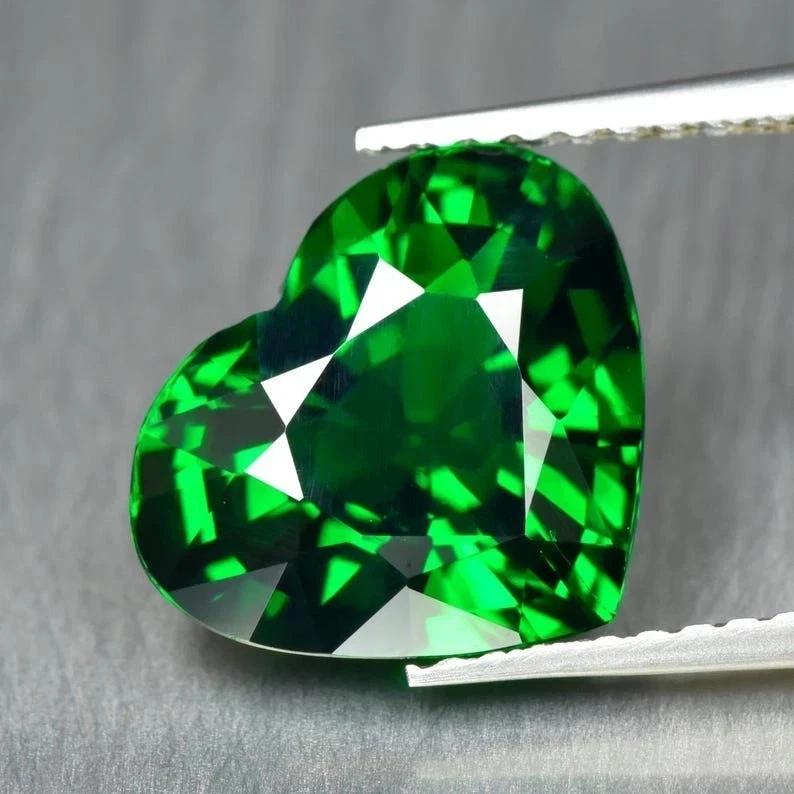 Natural Colombian 10 Ct Green Emerald Heart Cut Certified Loose Gemstone