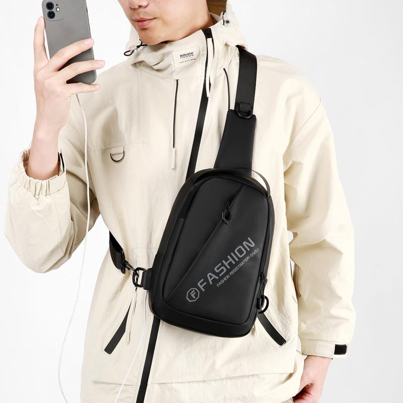 Sportliche wasserdichte Herren-Umhängetasche - USB-Powerbank-Anschluss + Brusttasche mit mehreren Fächern (Schweißabweisendes & Strapazierfähiges Design)
