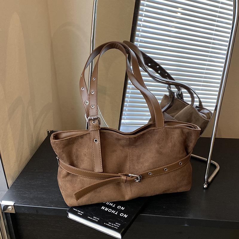 

Retro simple fashion shoulder bag autumn and winter new bag 2025 trend personality women large capacity armpit bag Without pendant